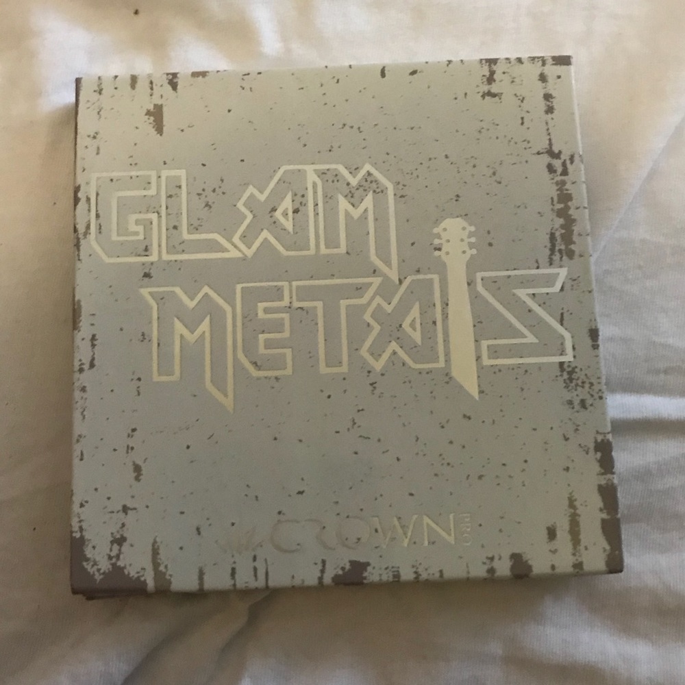 Crown Brushes GLAM METALS eyeshadow palette